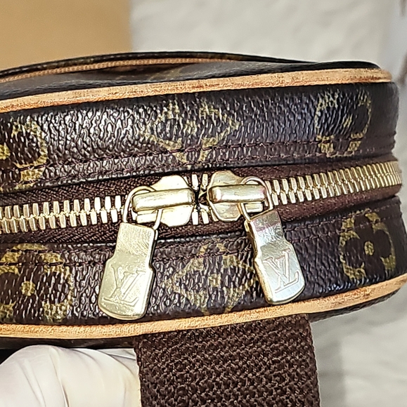 Authentic Louis Vuitton Gange Bumbag Monogram Canvas - Picture 14 of 16